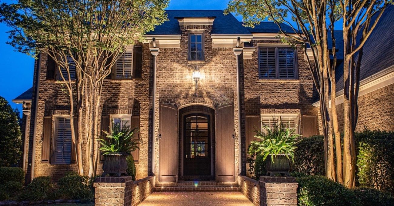 Exterior Building Lighting Design Guide: How to Choose the Right Fixtures & Layout - Flyachilles