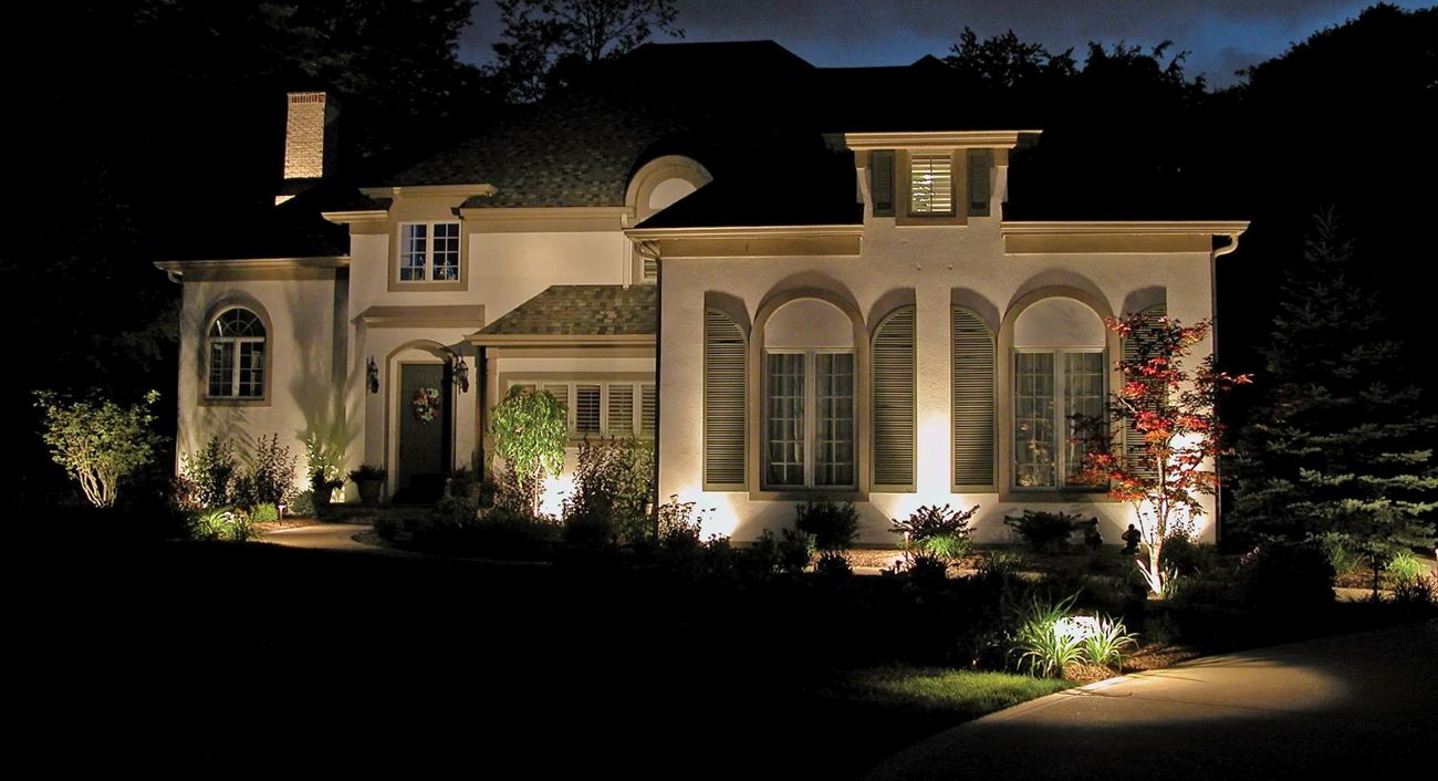 Outdoor Spotlights vs Flood Lights: How to Choose - Flyachilles