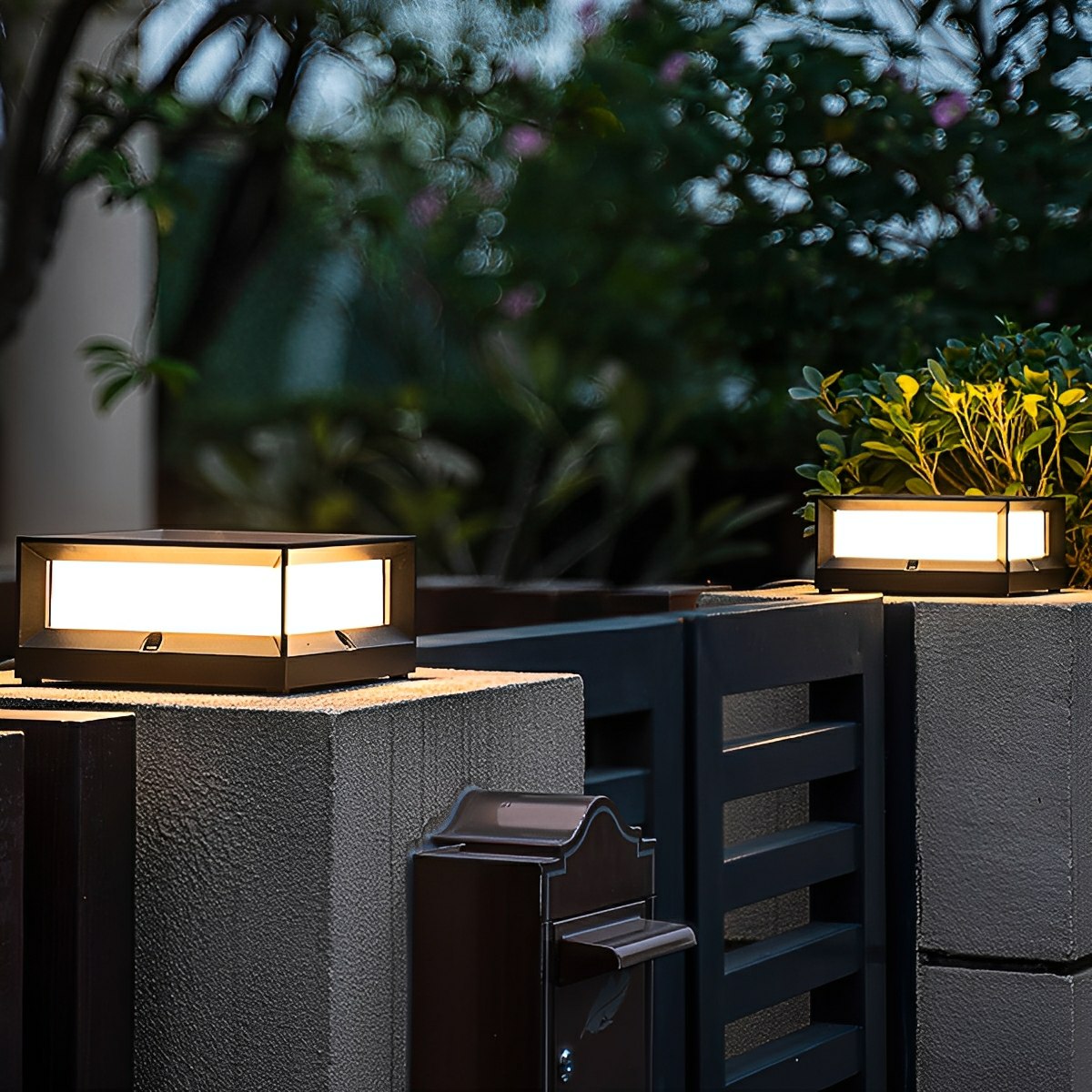 Square Waterproof Black Modern Solar Waterproof  Post Cap Lamp Light