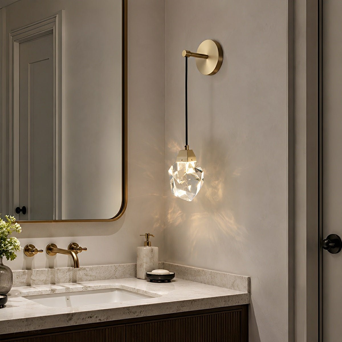 Modern Luxury Faceted Crystal Wall Sconce - Flyachilles